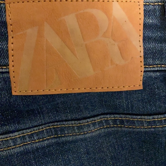 ❄️👖HP👖❄️ 𝗡𝗪𝗧 𝗭𝗮𝗿𝗮 • Z1975 Mid-rise Jeans with Split Hems - Picture 5 of 8